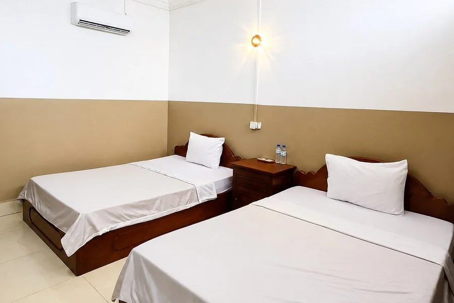 Deluxe twin room with two large beds at Sampheap Guesthouse